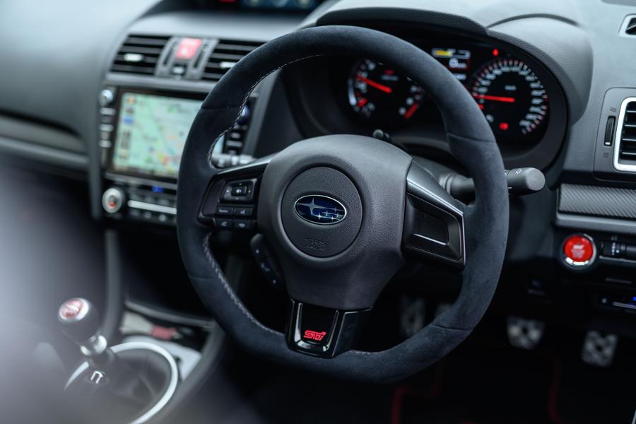 Панель приборов Subaru WRX STI EJ20 Final Edition 2019 года  (JP) (фото 9 из 23)